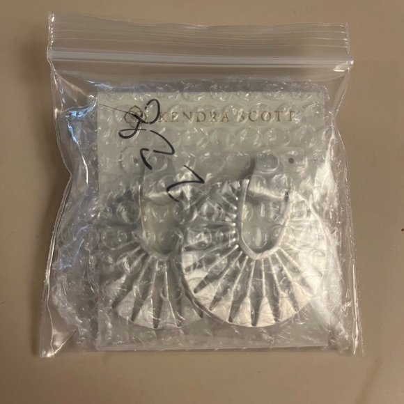 Kendra Scott Sunburst Silver Earrings NWT - Picture 3 of 6